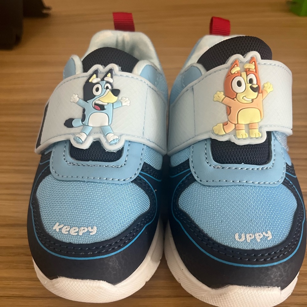Boy shoes, 8, bluey and bingo